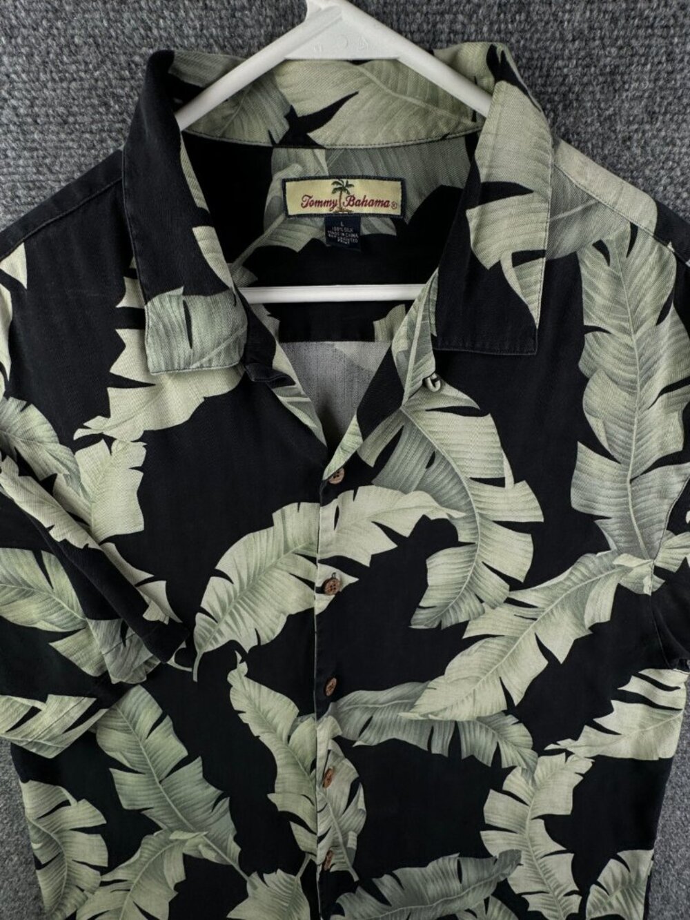 Tommy Bahama Large Black Green Floral Short Sleeve Button Up Shirt Hawaii Silk